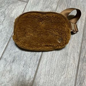 Fleece Cognac Lululemon belt bag. never used.